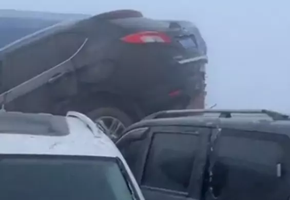 Gigantyczny karambol na chińskim moście. Zderzyło się 200 samochodów [wideo]