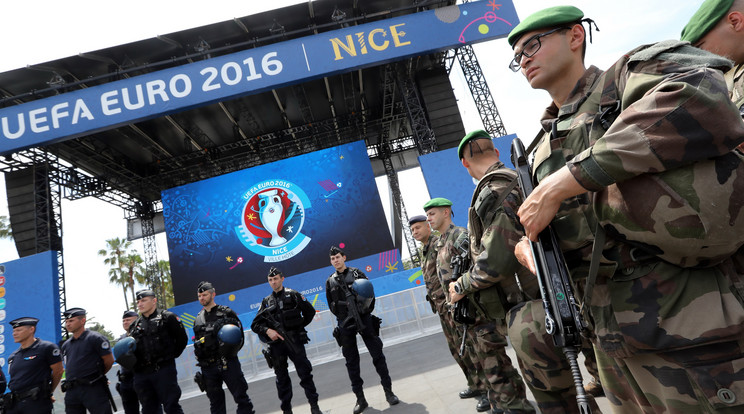 Összesen 95 ezer főnyi, biztonságért felelős katona, rendőr, csendőr, készül a terrortámadásra /Fotó: AFP