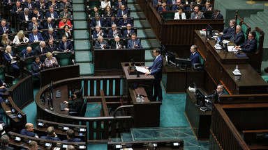 Premier Morawiecki zaproponował "pakiet demokratyczny". Śmiech z ław nowej koalicji