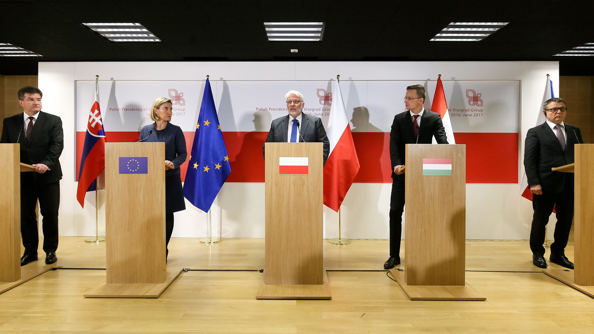 Wspólną deklarację w sprawie rozszerzenia UE wyrażającą poparcie dla starań akcesyjnych sześciu krajów Bałkanów Zachodnich przyjęli dzisiaj w Warszawie ministrowie spraw zagranicznych czterech państw Grupy Wyszehradzkiej.