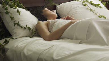 Zhakuj swoje ciało. Ta metoda sprawi, że będziesz spać jak niemowlę. Pamiętaj o 12 krokach