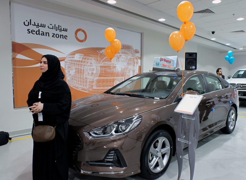 Arabia Saudyjska - wystawa samochodowa dla kobiet
