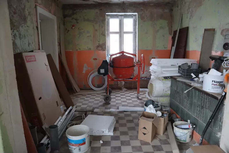 Wnętrze poniemieckiego domu w czasie remontu