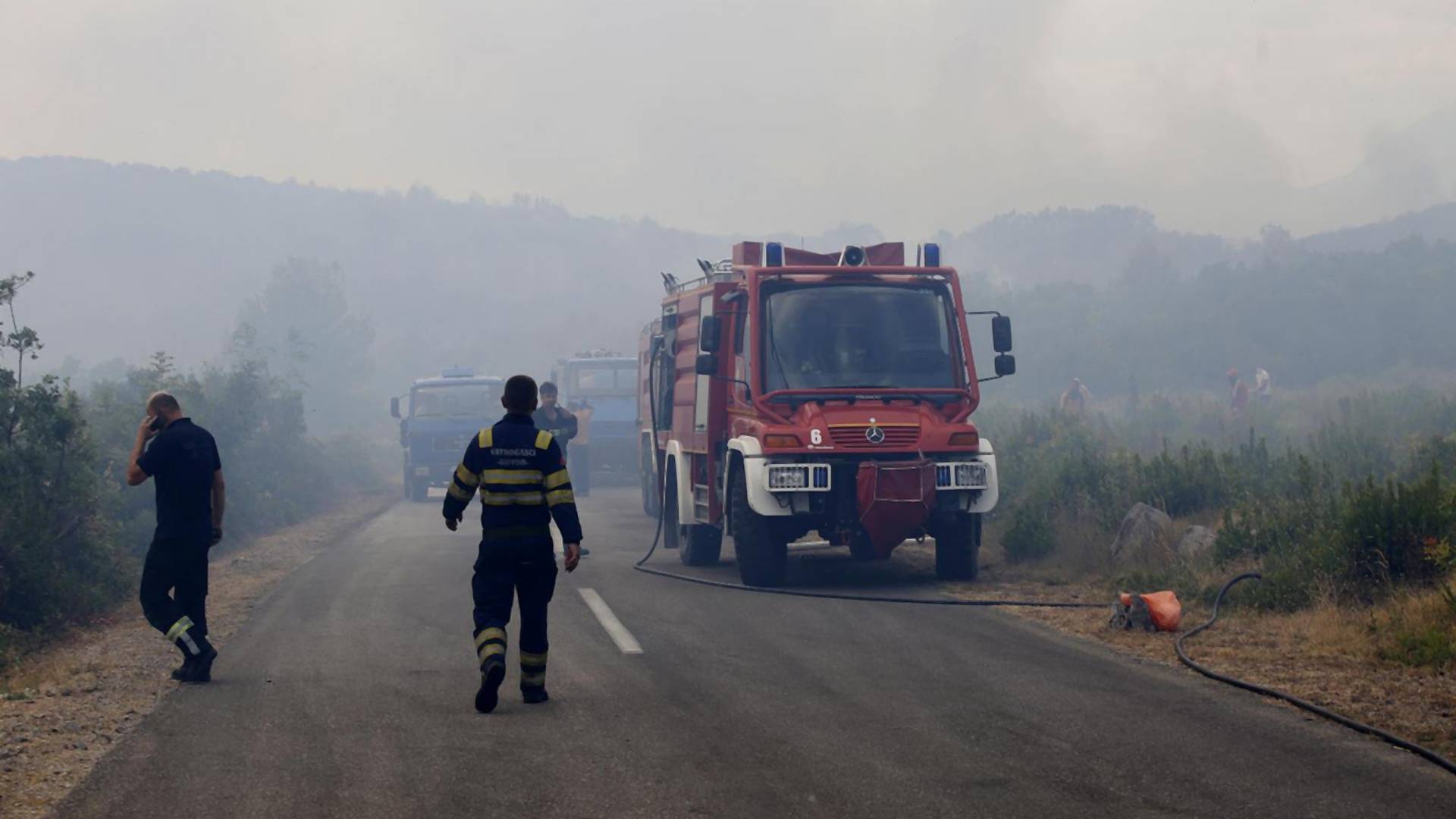 Mališani iz Mostara se odrekli slatkiša da bi pomogli vatrogascima