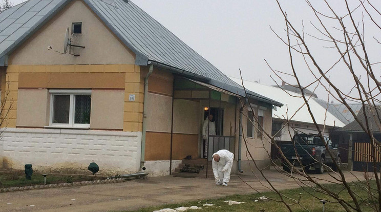 Helyszínelők
lepték el a tornyospálcai
családi házat
