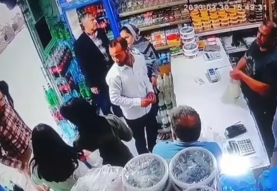 Za brak hidżabów zaatakował jogurtem dwie kobiety. Aresztowano całą trójkę