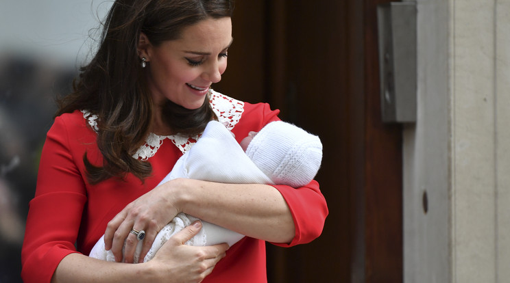 Katalin hercegné és harmadik gyermeke /Fotó: AFP