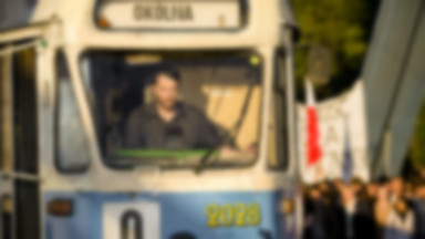 Filip Bobek odbył ekspresowy kurs prowadzenia tramwaju