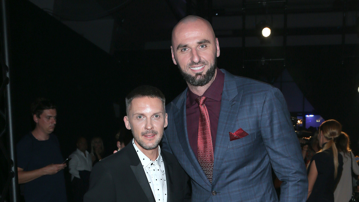 Marcin Gortat, zawodnik Washington Wizards, który od dawna interesuje się modą, sprawdzi się w nowej roli. Jak donosi magazyn "Flesz", koszykarz przy pomocy projektanta Mariusza Przybylskiego zaprojektuje własną linię ubrań dla bardzo wysokich mężczyzn.