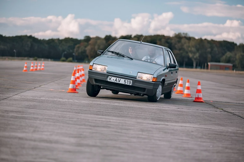 Citroëna BX-a nie sposób pomylić z jakimkolwiek innym samochodem z tamtych lat.