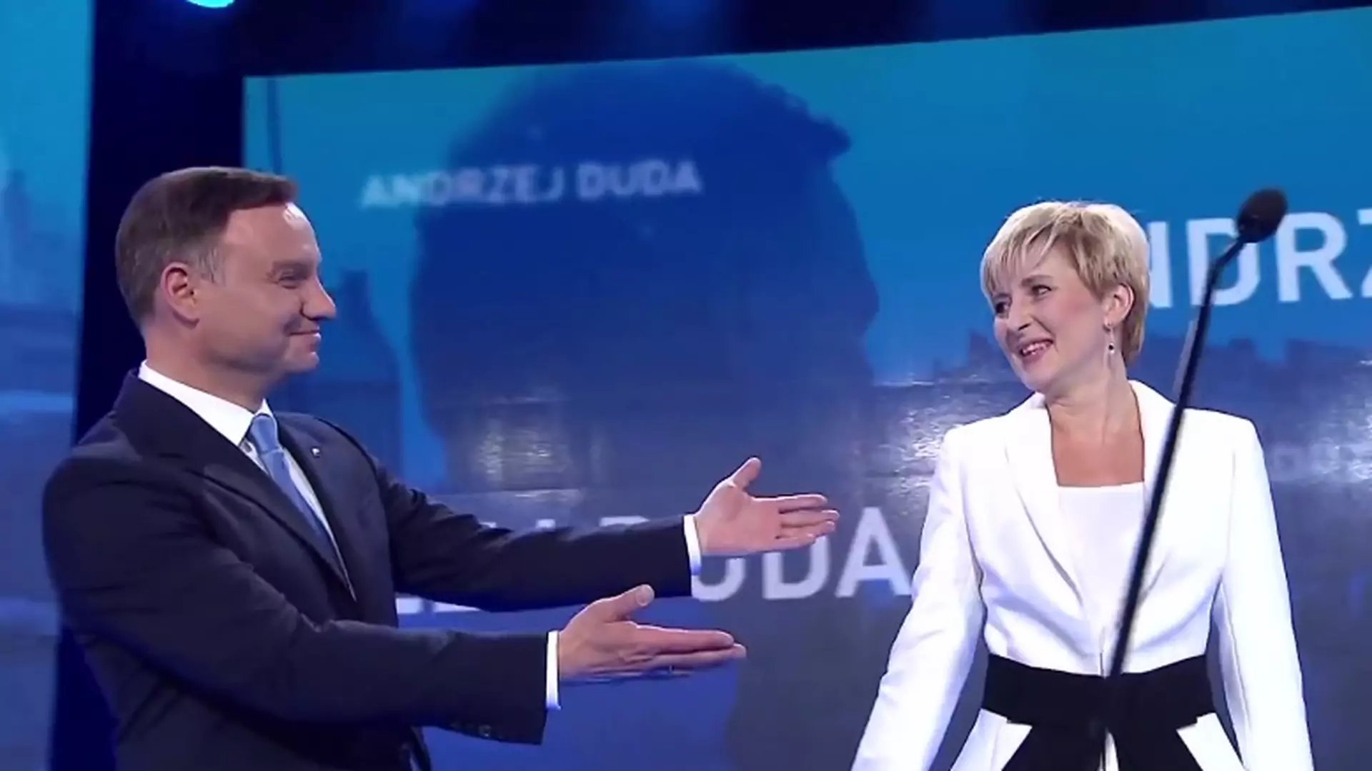 Sylwester się udał, a teraz czas na walentynki. Andrzej Duda zaprasza!