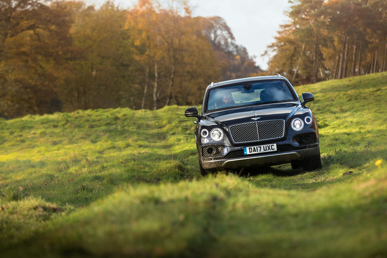 Bentley Bentayga Mulliner to specjalna wersja wzbogacona o wiele ekskluzywnych dodatków we wnętrzu. W ramach opcji zegarek marki Breitling, ogrzewanie postojowe oraz dywaniki z owczej wełny