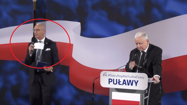 Miał zadać pytanie Jarosławowi Kaczyńskiemu, nagle wyciągnął karteczkę. "Prosto z serca"