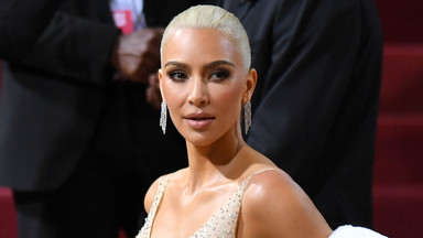 Ukrywała zaciśnięty sznurek. Prawda o sukni Marilyn, którą założyła Kim Kardashian, wyszła na jaw