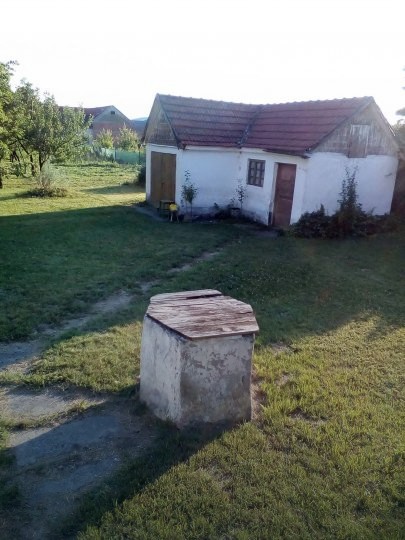 Bela kuca sa bunarom