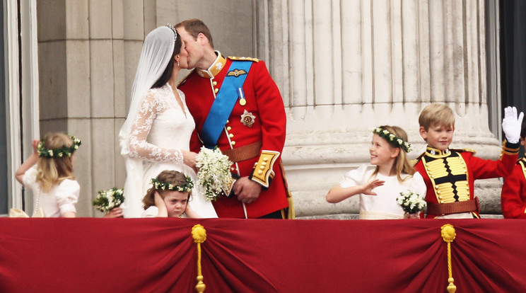 Kate Middleton és Vilmos herceg esküvőjén a fejét fogó kislány lopta el a show-t /Fotó: Getty Images