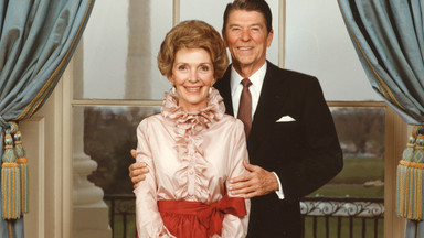 Nancy Reagan pomogła mężowi zostać prezydentem. Potem planowała grafik jego zajęć, konsultując się z... wróżką  
