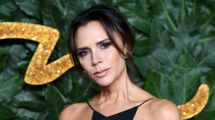 Victoria Beckham nem akárkivel reklámozza a felsőt / Fotó: Northfoto