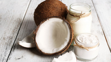 Olej kokosowy - zdrowy czy niezdrowy? Zobacz, co musisz o nim wiedzieć