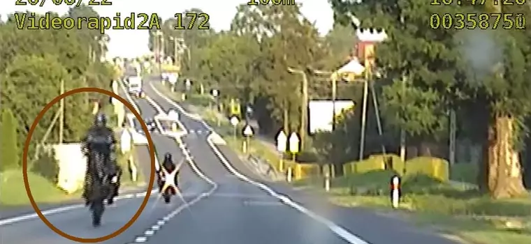 Zrobił to na oczach patrolu. Policjanci nie zapomnieli [WIDEO]