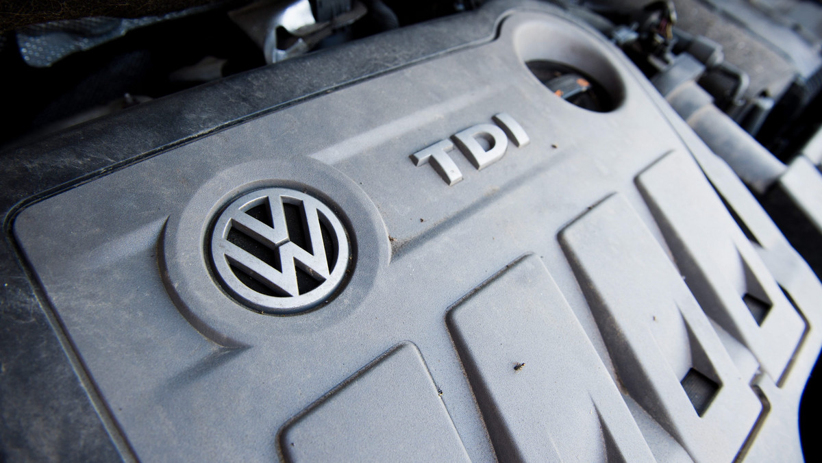 Niemiecki koncern motoryzacyjny Volkswagen nie wyklucza, że nie tylko silnik dieslowski EA 189, lecz także nowsze modele silników były wyposażone w programy komputerowe pozwalające na manipulowanie pomiarem emisji spalin - podały niemieckie media.