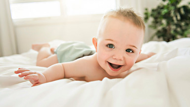 Kiedy dziecko świadomie się uśmiecha? Sprawdzamy.