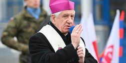 Arcybiskup Dzięga oskarżany o poważne zaniedbania. Niespodziewana decyzja Episkopatu