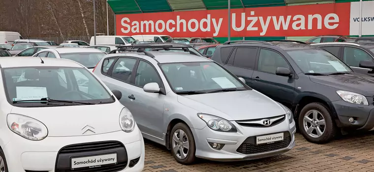 Załamanie na rynku samochodów używanych w Polsce. Jest gorzej niż w 2021 r. [RAPORT]