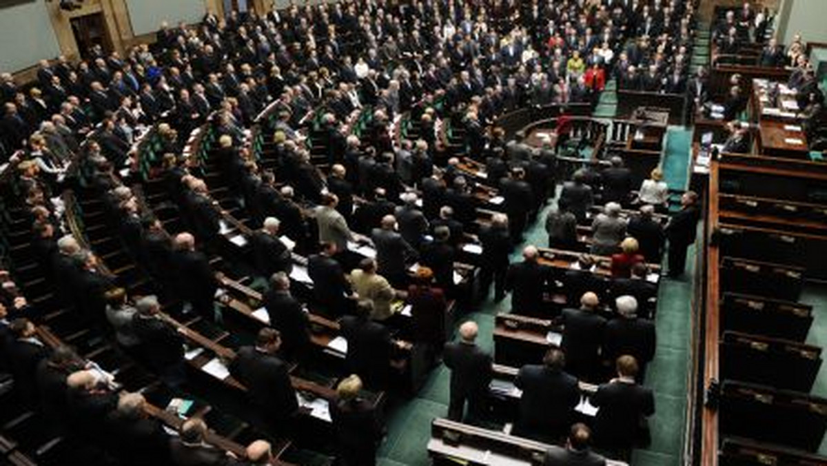 W środę po godz. 9 Sejm rozpoczął trzydniowe posiedzenie. Posłowie zajmą się m.in. rządowymi projektami ustaw z pakietu zdrowotnego.
