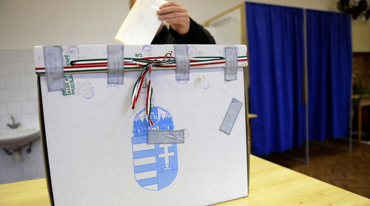 Szavazás /Fotó: MTI - Kovács Tamás