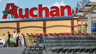 Sieć Auchan wycofuje ze sprzedaży torby z symbolem swastyki
