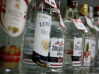 Legalnie sprzedawane alkohole wysokoprocentowe i niektóre gatunki niskoprocentowych muszą być oznaczone banderolą z akcyzą