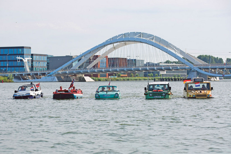 Pływające samochody - Dutton Surf, GAZ-46, Amphicar XL, Beijing Jeep i RMZ Amphi-Ranger