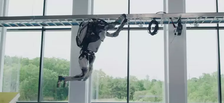 Roboty Atlas Boston Dynamics na nowym nagraniu. Tym razem zmierzyły się z torem przeszkód