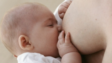 Karmienie dziecka piersią w miejscu publicznym
