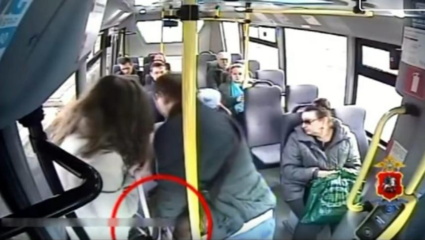 Rosja Tak Złodziej Okradł Kobietę W Autobusie
