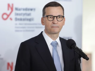 Mateusz Morawiecki przegrywa z biurokracją. Tym razem to nie wina Putina, a koleżanek i kolegów premiera z rządowych i parlamentarnych ław. Każdego dnia pierwszej połowy 2022 r. powstawało w Polsce średnio 119 stron ustaw i rozporządzeń. W sumie 14 487 stron. Na ich przeczytanie przeciętny człowiek potrzebowałby prawie 500 godzin. Gdyby robił to w pracy, musiałby poświęcić na lekturę połowę swojego czasu: codziennie po 3 godziny i 58 minut