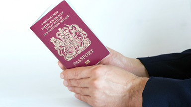 Brytyjczyk poprawiał długopisem stemple w paszporcie. Nie mógł wjechać do Polski