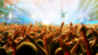 5 tys. fanów muzyki poddało się testom na koronawirusa, aby uczestniczyć w koncercie rockowym