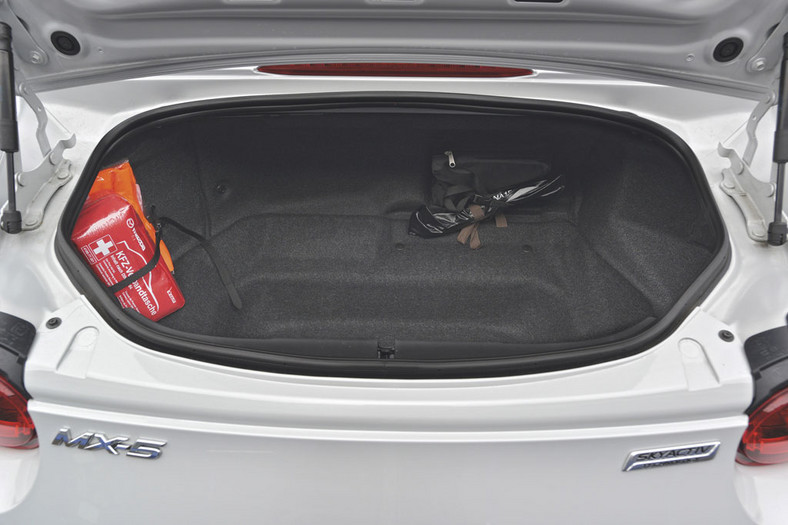 Mini Cooper Cabrio kontra Mazda MX-5 - kabriolety pełne radości