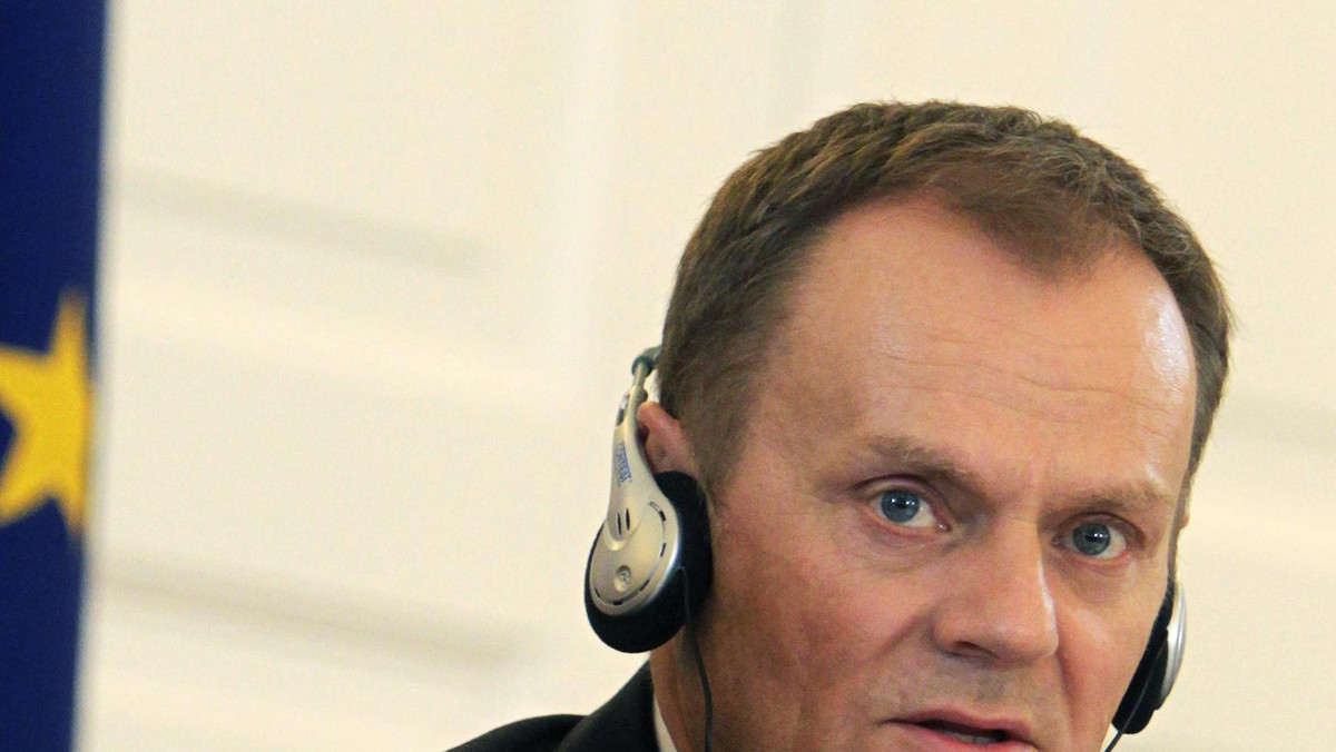 Premier Donald Tusk oświadczył, że rząd nie uzna na razie powstańczej rady w Bengazi, gdyż chce się upewnić, czy gwarantuje ona demokratyzację Libii i poszanowanie praw człowieka. Wyraził wątpliwość, czy w Libii są warunki do operacji humanitarnej UE.