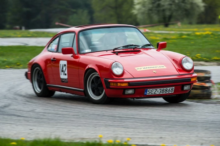 Porsche w czasie Clasic Auto Cup