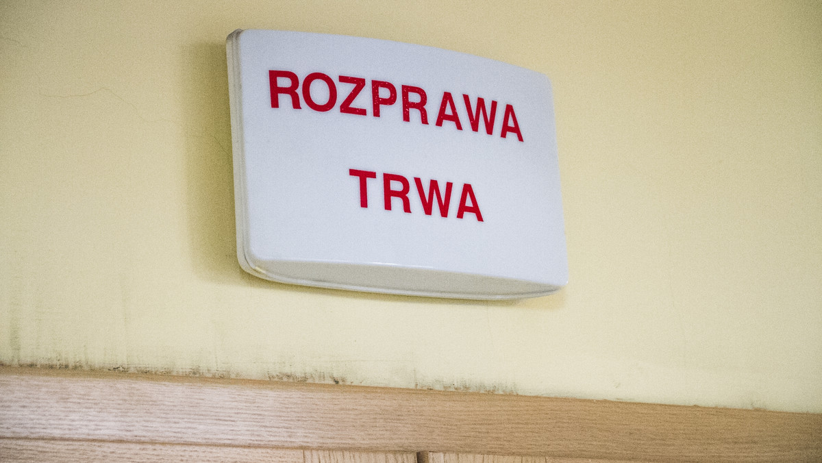 Warszawska prokuratura apelacyjna skierowała do sądu akt oskarżenia przeciw 8 współpracownikom i członkom zorganizowanej grupy przestępczej o charakterze zbrojnym. Wśród nich jest Monika B. ps. Słowikowa - żona jednego z liderów grupy pruszkowskiej Andrzeja Z.