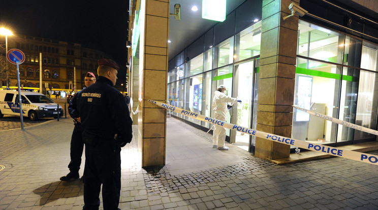 A Balah Lujza téri bankot szerda este rabolták ki /Fotó: MTI - Mihádák Zoltán