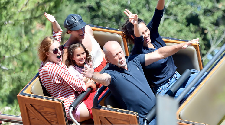 Bruce Willis Disneyland-ben / Fotó: Northfoto