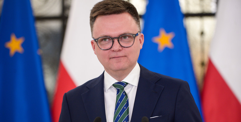 Orędzie marszałka Sejmu. Szymon Hołownia zapowiedział, co zrobi z flagą z dachu Sejmu