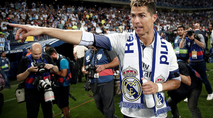 Ronaldo mindenkit maga mögé utasított /Fotó: AFP