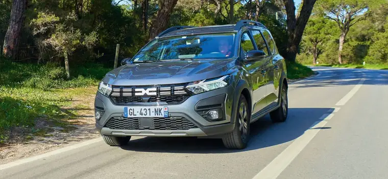 Dacia Jogger Hybrid. Już wiemy, jak jeździ pierwsza hybryda marki