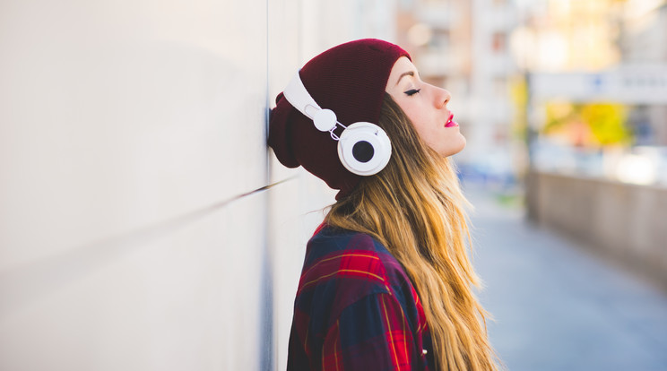 Szakértők szerint hangerő-szabályozót kellene építeni a fülhallgatókba /Fotó: Shutterstock