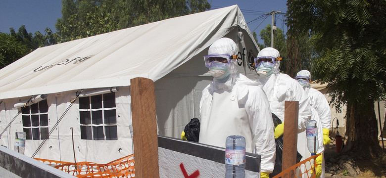 KE: konieczne wysłanie personelu medycznego do krajów dotkniętych ebolą